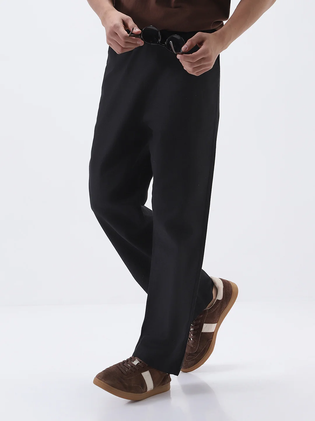 Men's Black Loose Fit Solid Linen Blend Trousers Non-Stretchable - Image 2
