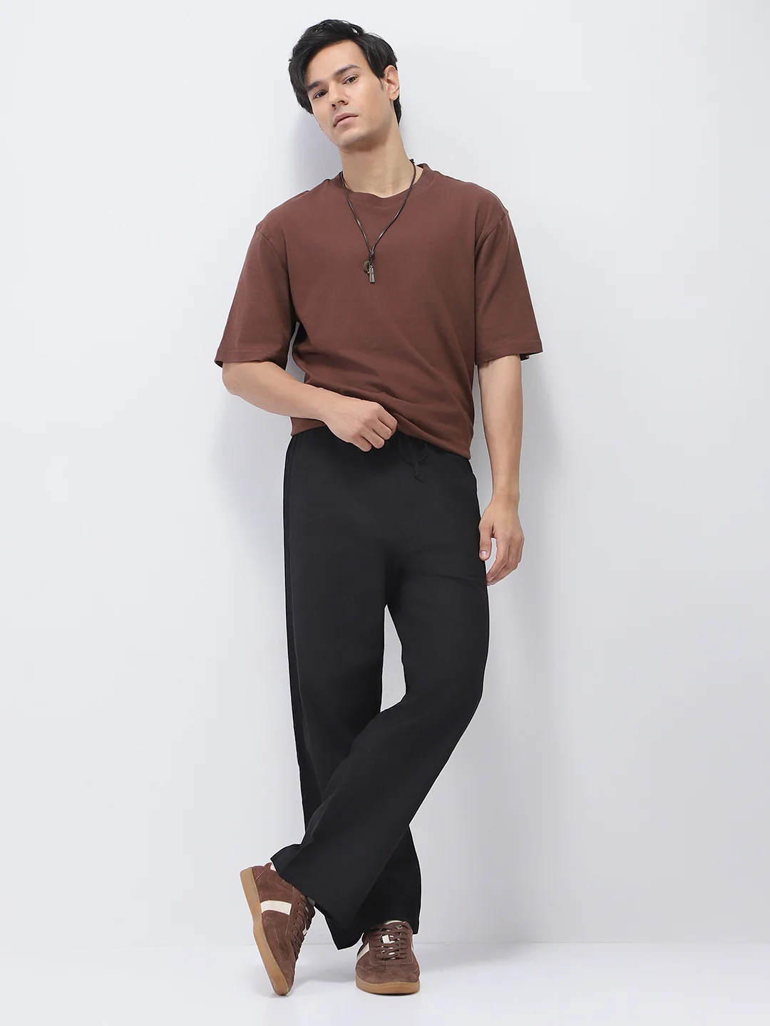 Men's Black Loose Fit Solid Linen Blend Trousers Non-Stretchable - Image 4