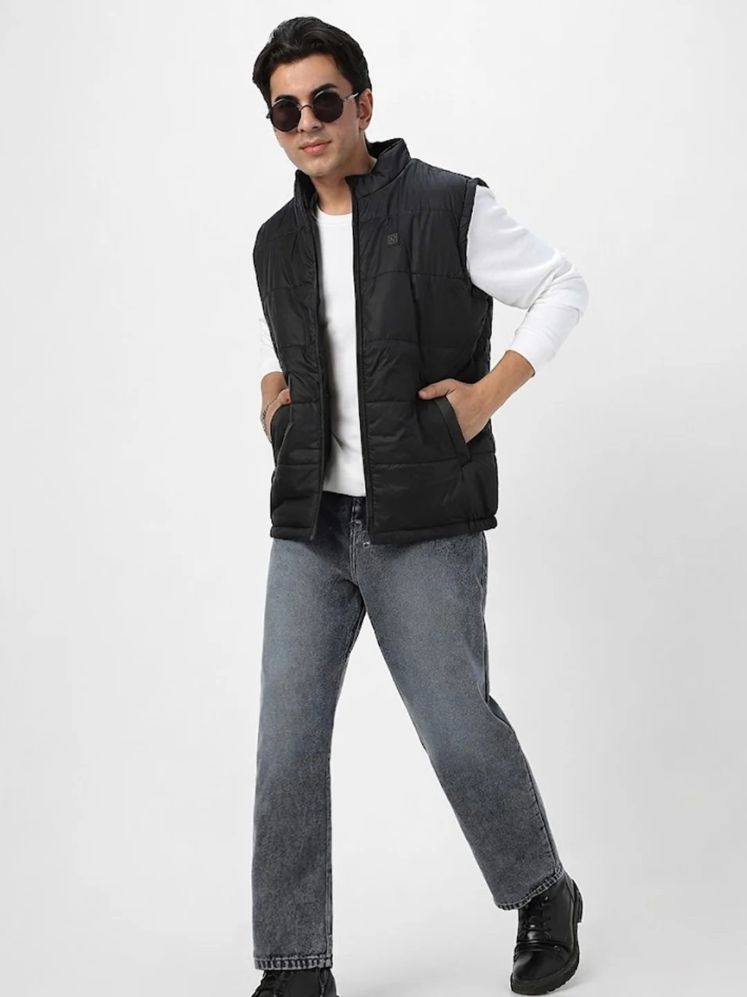 Men's Black Sleeveless Zippered Puffer Jacket - Image 4