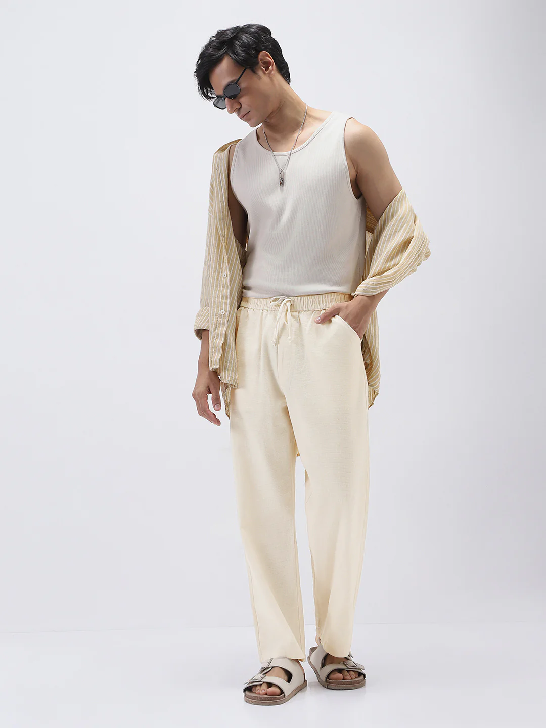 Men's Cream Loose Fit Solid Linen Blend Trousers Non-Stretchable - Image 4