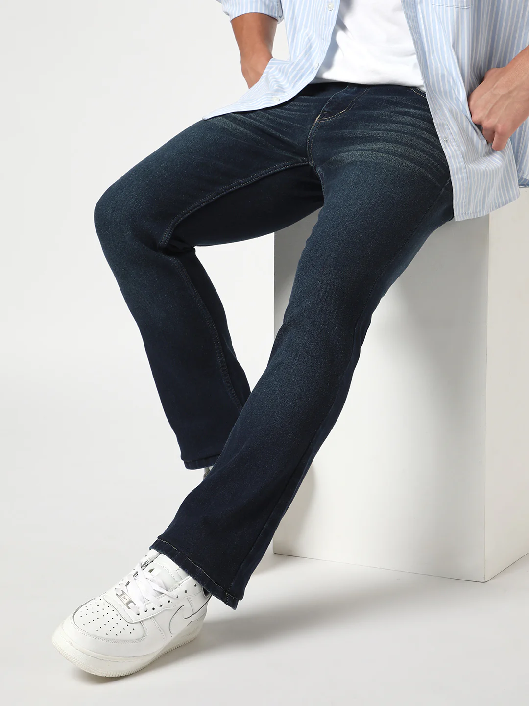 Men's Dark Blue Bootcut Fit Mid Rise Heavy Washed Jeans Stretchable