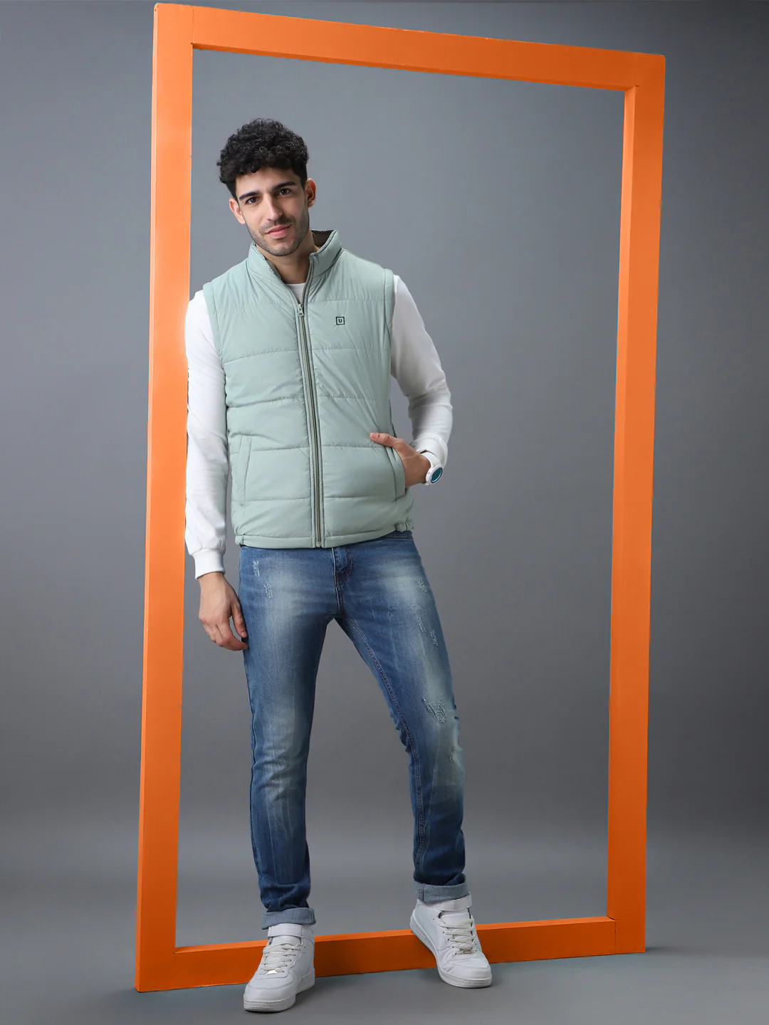 Men's Green Sleeveless Zippered Puffer Jacket - Image 4