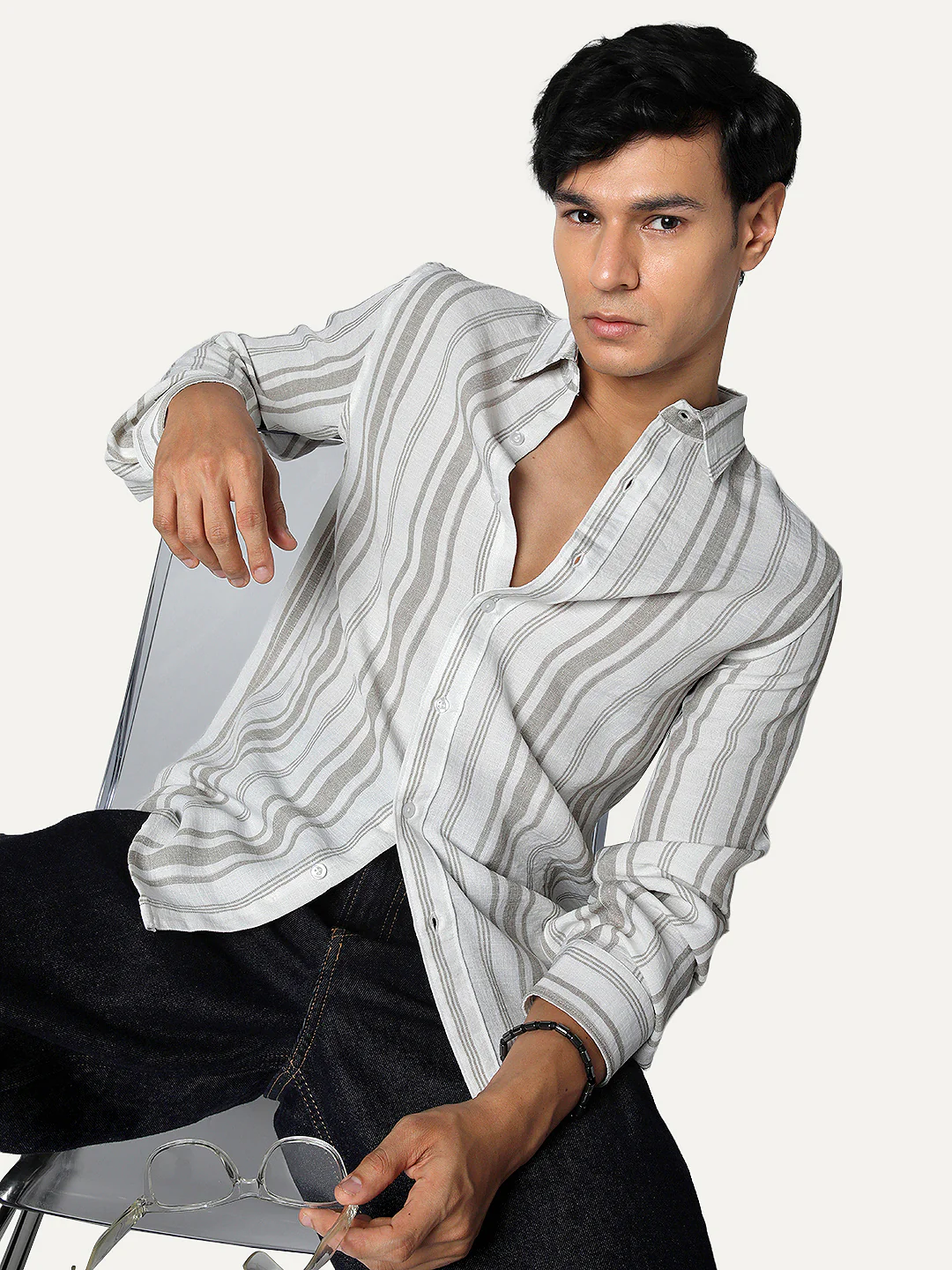 Men's Light Grey Cotton Full Sleeve Relaxed Fit Linen Striped Shirt with Spread Collar - Image 2