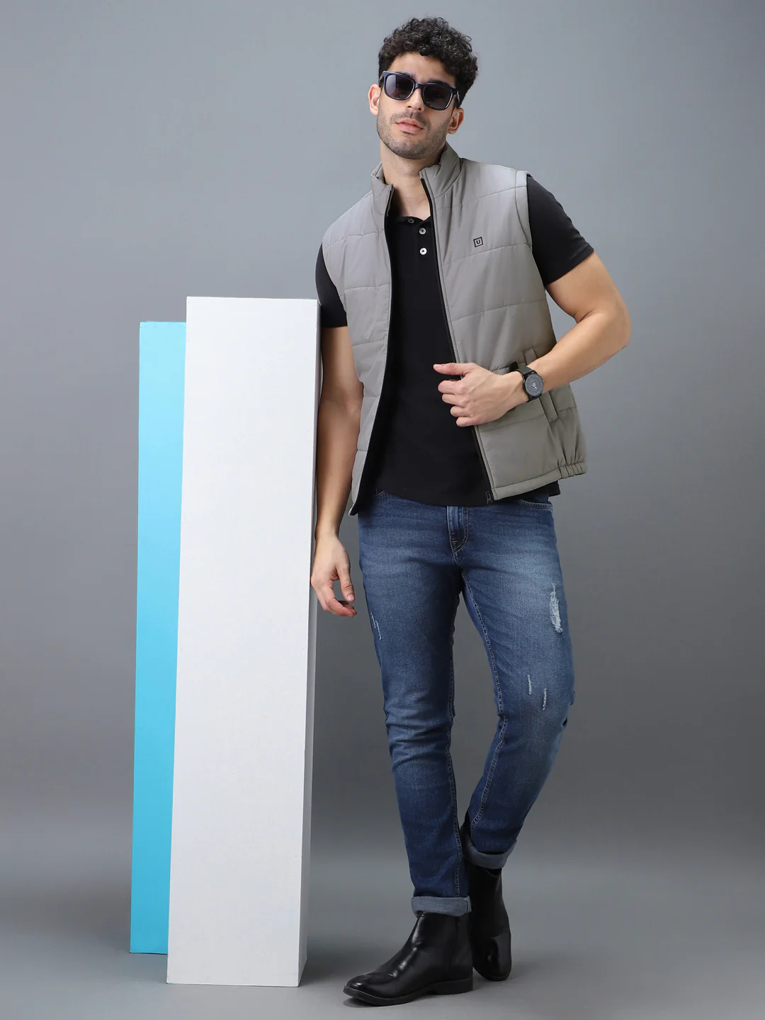 Men's Light Grey Sleeveless Zippered Puffer Jacket - Image 4