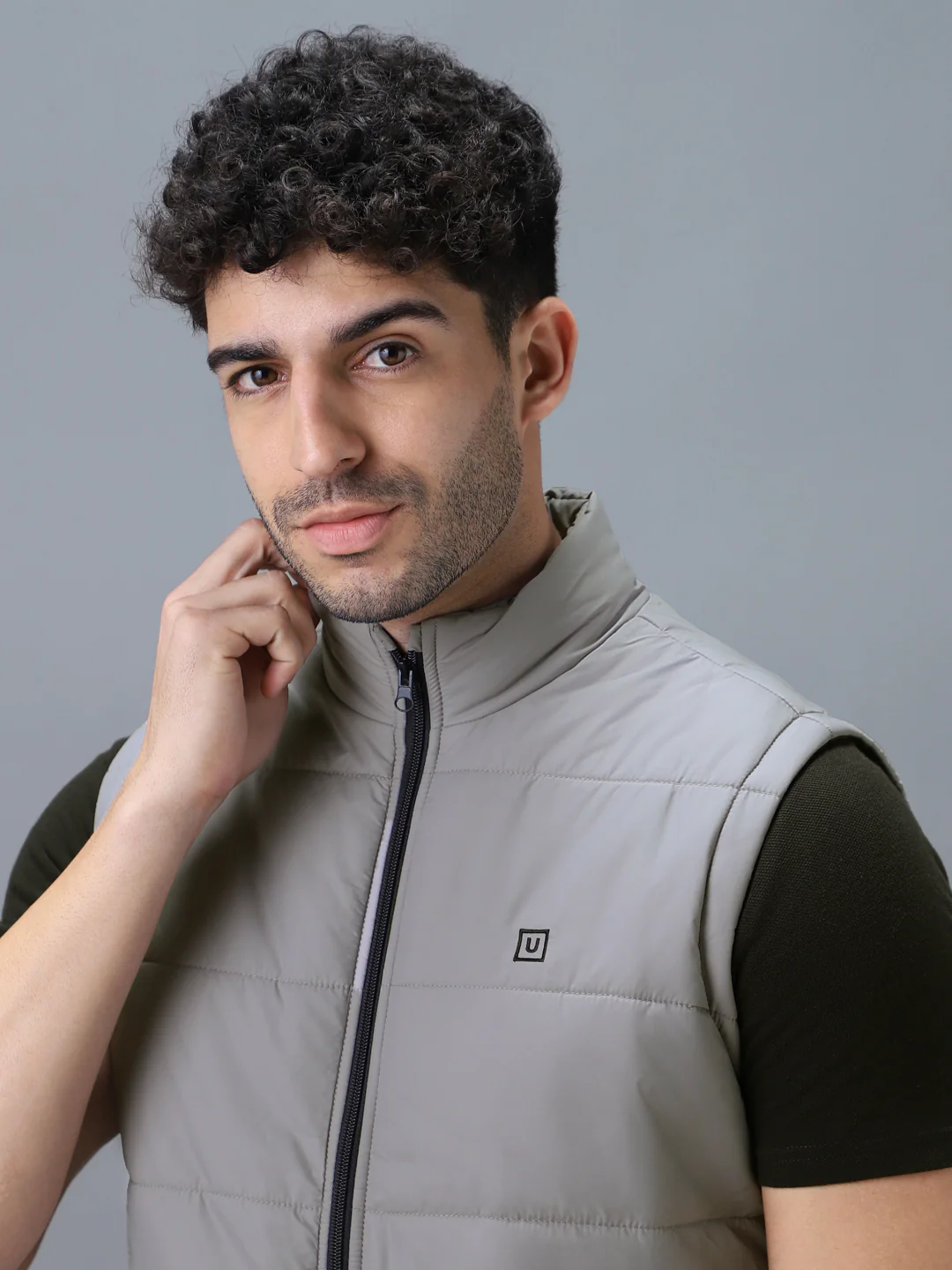 Men's Light Grey Sleeveless Zippered Puffer Jacket - Image 5