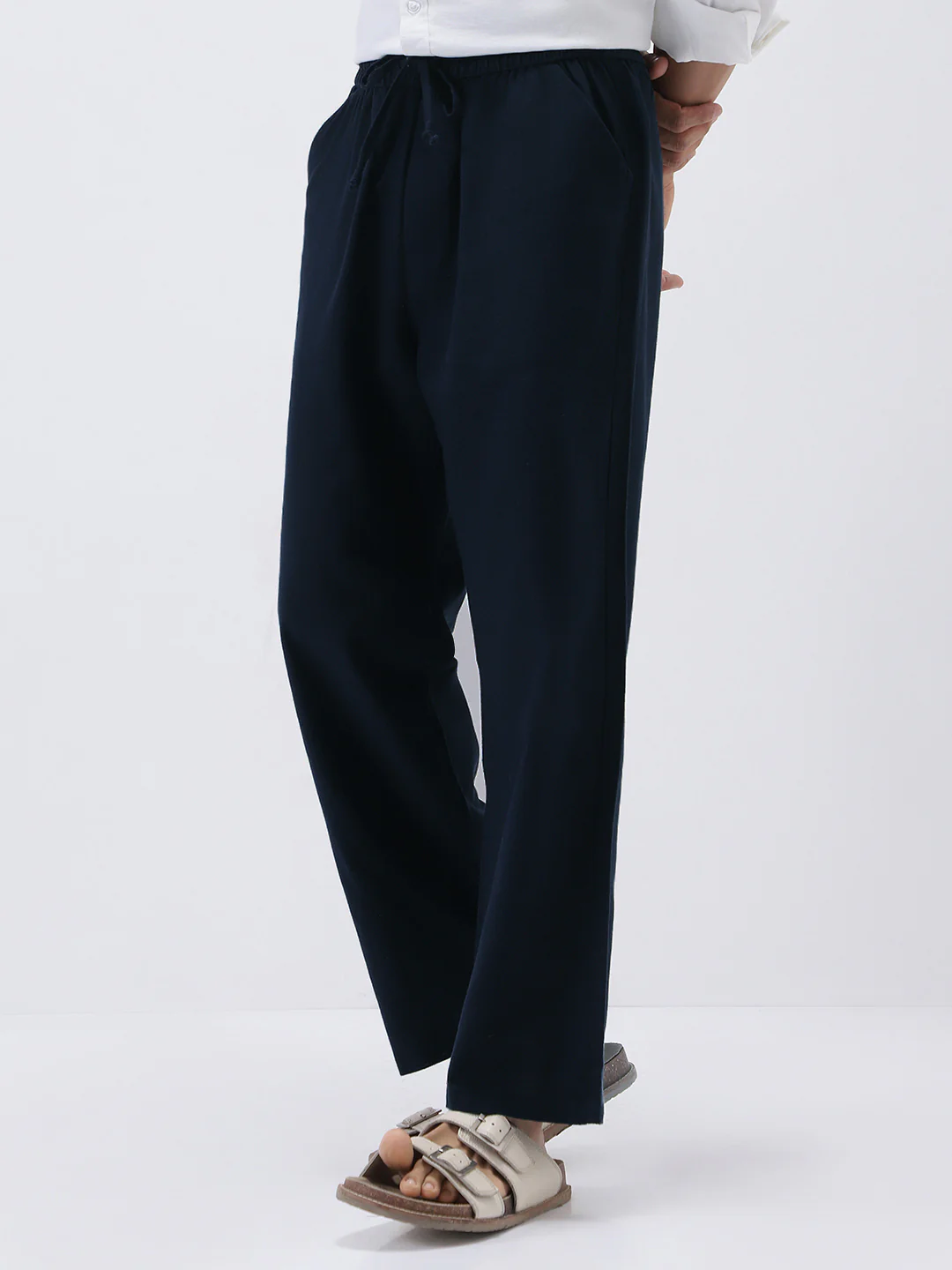 Men's Navy Loose Fit Solid Linen Blend Trousers Non-Stretchable - Image 2