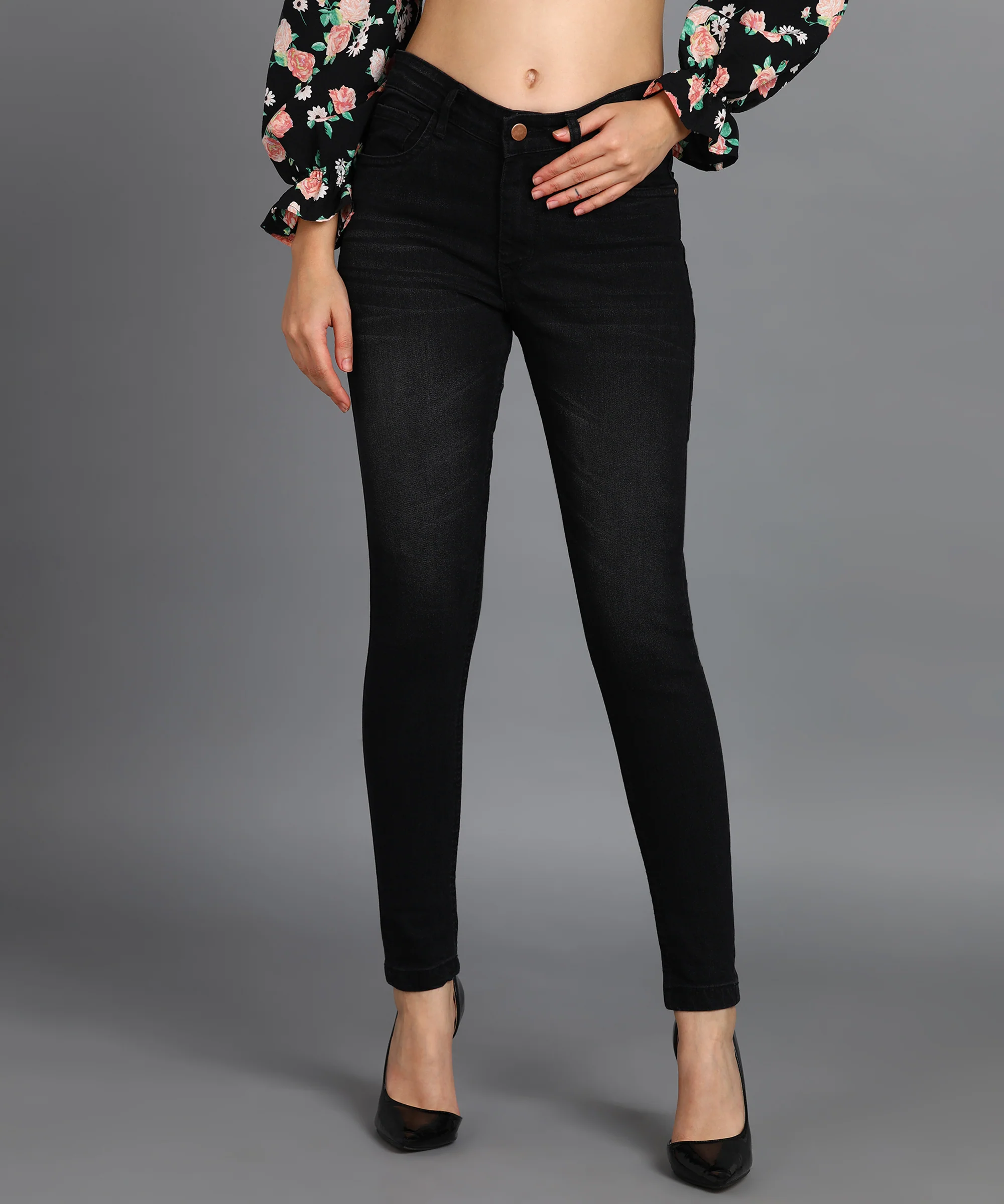 Women's Black Skinny Fit Washed Jeans