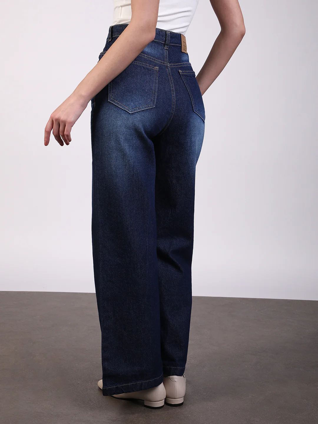Women's Dark Blue Wide Leg Fit Washed Jeans - Image 4