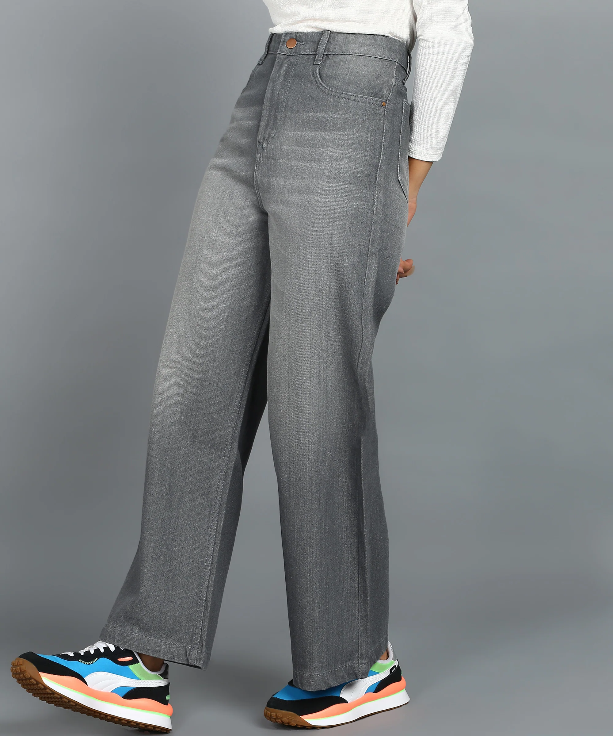 Women's Grey Wide Leg Fit Washed Jeans - Image 2