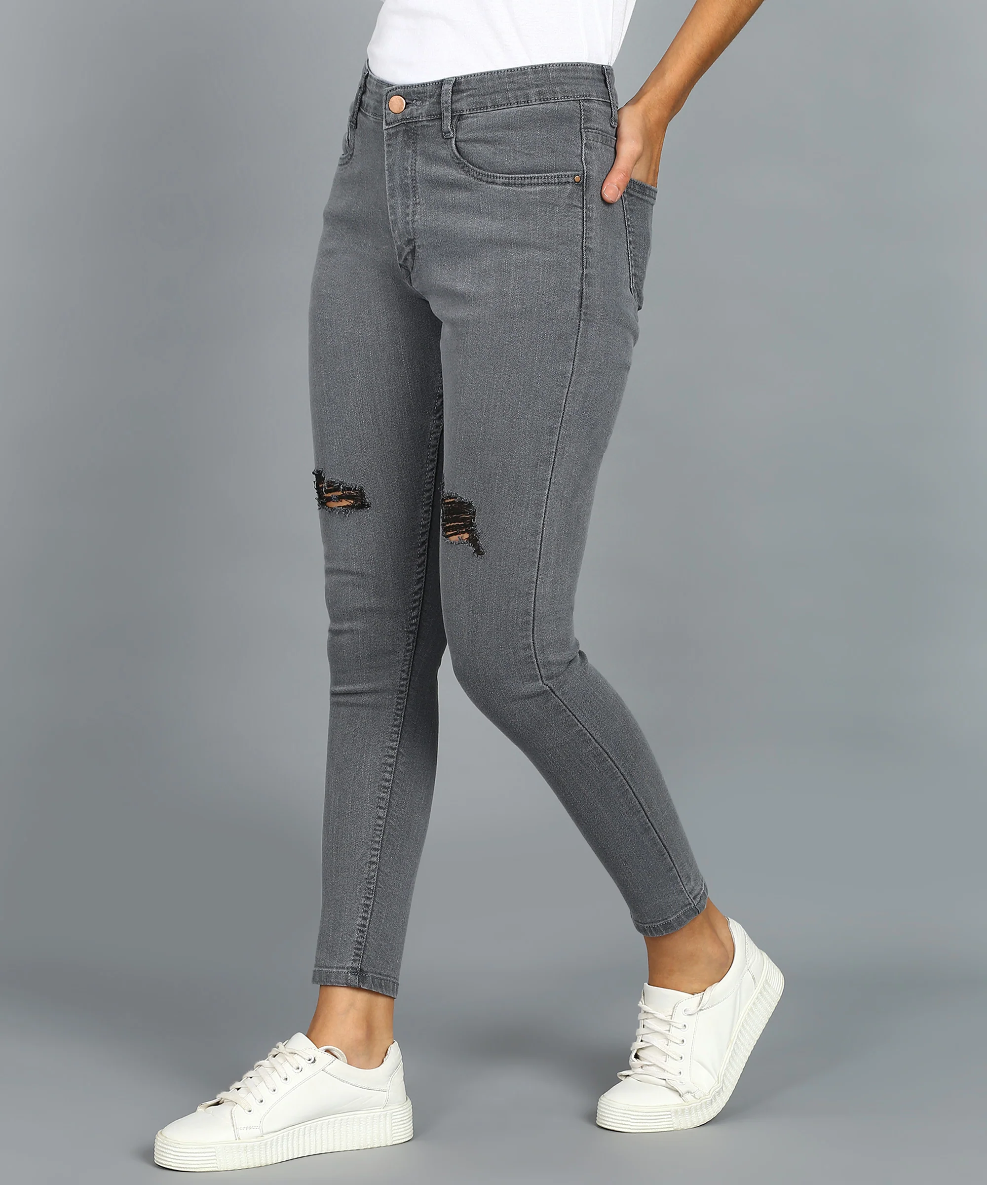Women's Light Grey Skinny Fit Mild Distressed Washed Jeans - Image 2
