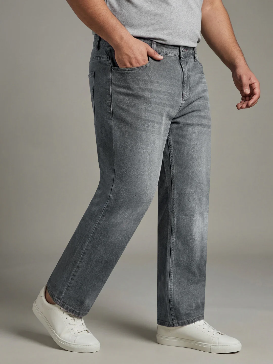 Plus Men's Light Grey Relaxed Fit Washed Denim Jeans Non-Stretchable - Image 2